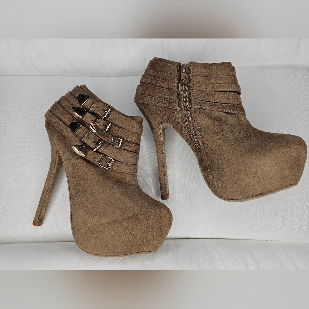 WILD DIVA Faux Suede Tan Platform Heeled Booties with Buckles Size 6.5 - Picture 5 of 12